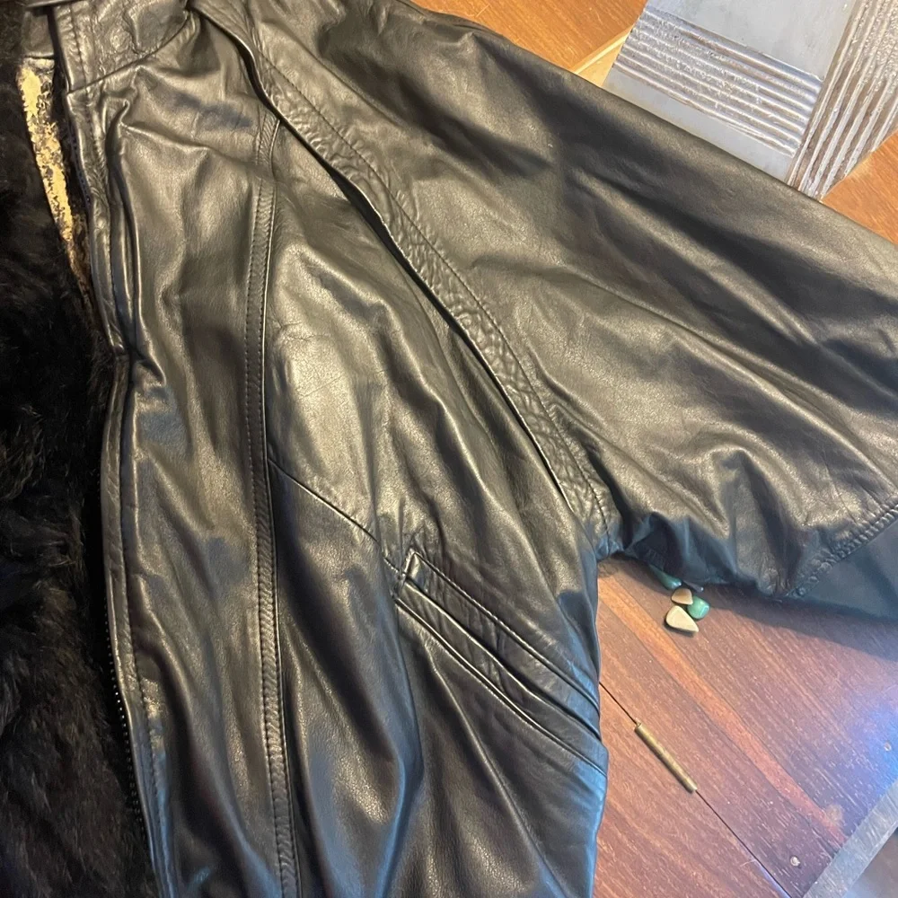 Cropped Black Leather Bomber Jacket w/ FULL Removable Fur Lining – Made in Korea - Picture 8 of 11